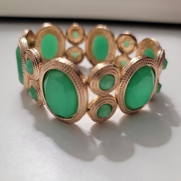 Jewelry - Green and gold bracelet